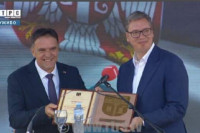 Vučiću uručena povelja opštine Stanari