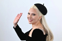 Lejdi Gaga dramatičnim izdanjem pokorila  crveni tepih