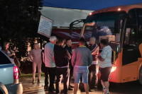 Autobusi sa učesnicima marša "Stazom egzodusa" krenuli ka Tumarama