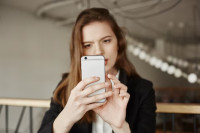 Ne smijete da ignorišete ovu zelenu lampicu na telefonu: Možda vas špijuniraju!