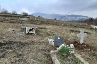 Policija: Postupamo po prijavi o skrnavljenju pravoslavnog groblja kod Ključa