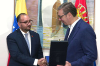 Vučić u Njujorku uručio orden ambasadoru Emirata
