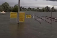 Дунав се излио, вјетрови ломе стабла, невријеме доноси хладни талас  (ФОТО)