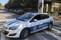 Muškarac pokušao da udari kolima emotivnu partnerku