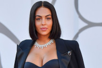 Ronaldova vjerenica pozirala potpuno gola (FOTO)