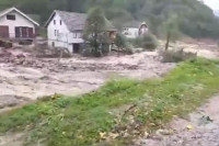Voda nosila kuće