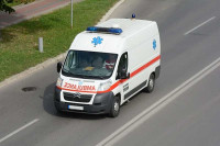 Težak sudar tri automobila, jedan muškarac u teškom stanju