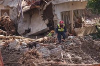Potraga za nestalima i čišćenje terena u Jablanici