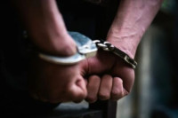 Lice pucalo iz vatrenog oružja ispred zgrade, pa uhapšeno