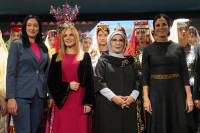 Tamara Vučić i Emine Erdogan na reviji tradicionalnih vjenčanica