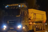 Traži se heroj iz Srbije: Vozač kamiona iz prevrnutog auta spasio majku i dijete