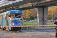 Sudar tramvaja i autobusa, poginula jedna osoba