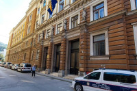 Određen privremeni smještaj maloljetniku koji je 49 puta dojavio o postavljenim bombama