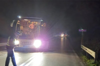 U sudaru kamiona i autobusa poginula mlada žena, pet osoba povrijeđeno