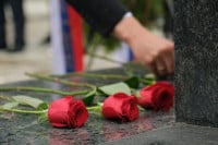 Parastos i sjećanje na 28 heroja preduzeća "Famos-Koran"