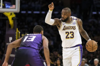 Lebronov tripl-dabl u pobjedi LA Lejkersa nad Sakramentom