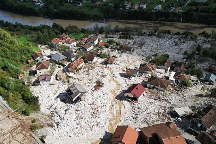 Traje potraga za 40 ljudi