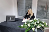 Cvijanovićeva se upisala u knjigu žalosti: Iskreno tugujemo sa Novim Sadom i bratskom Srbijom