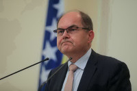 Čijim novcem Šmit plaća britanske advokate?