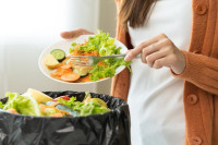 U toku godine svako od nas baci čak 83 kilograma hrane