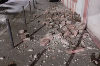 Srušio se zid u blizini beogradske škole!
