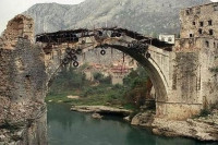 Obilježena 31 godina od rušenja starog mosta u Mostaru