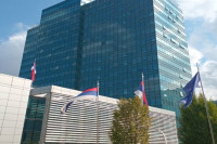 Povodom Dana primirja republičke institucije danas rade do 12 časova