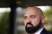 Isak prodao porodičnu firmu, ne želi reći kome