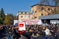 Građani ispred Suda BiH pred početak novog ročišta predsjedniku Dodiku i Lukiću