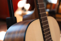 Gitara Noela Galagera prodata za više od 226.000 funti