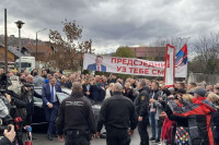 Dodik uz pjesmu i aplauz ušao u Sud BiH (VIDEO)
