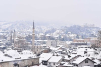 Snijeg u Sarajevu napravio haos: Lomljena drveća, srušene tende i saobraćajni udesi