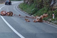 Stijene se obrušile na putu Banjaluka - Mrkonjić Grad