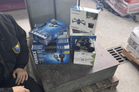 Pokušao prošvercovati robu, pa ostao bez dronova, trotineta, usisivača