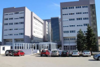 Iz UKC-a saopštili u kakvom je stanju maloljetnik koji je uboden u vrat