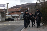 Oklopna vozila i duge cijevi u Leposaviću