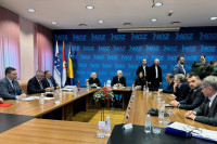 Počeo sastanak predstavnika SNSD-a, HDZ-a i Trojke