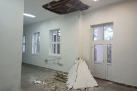 Pao dio plafona na Željezničkoj stanici u Srbiji