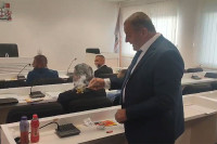 Odbornik iz Bileće "okadio" skupštinu (VIDEO)