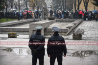 Građani stižu pred Narodnu skupštinu, povećan broj policajaca