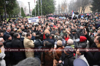 Protest ispred Narodne skupštine: "Volimo sve, ali ne damo da nam više otimaju"