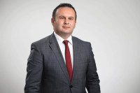 Ćosić napustio NS RS uz pratnju policije zbog Petrovića