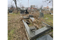 Porušeni spomenici na srpskom groblju u Gnjilanu