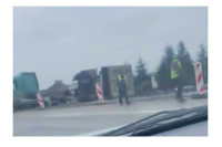 Prikolica kamiona se prevrnula kod ulaza na auto-put 9. januar