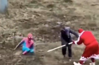 Žestok obračun Djeda Mraza, učitelja Splintera i Spajdermena (VIDEO)