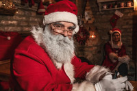 Zašto Djed Mraz nosi crvenu odjeću?