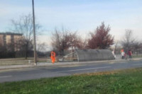 Palo autobusko stajalište sa nadstrešnicom u Novom Sadu