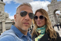 Bivša žena Milana Kalinića uživa sa ovim poznatim pjevačem (FOTO)