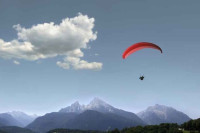 Teške povrede pilota nakon pada paraglajdera