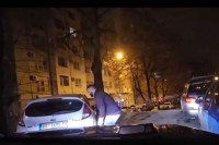 Atletičar iz Srbije „riješio“ problem nepropisnog parkiranja, rukama premjestio auto (VIDEO)